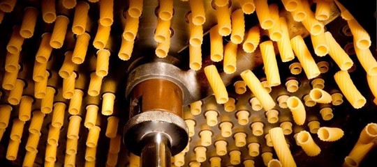 Contrordine: la pasta la sera fa dimagrire e contribuisce a ridurre lo stress