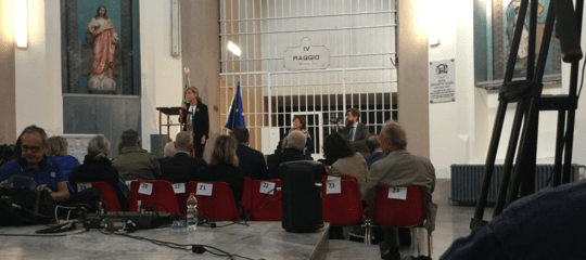 “La Costituzione è anche vostra”, e il giudice riceve l’ovazione dei condannati