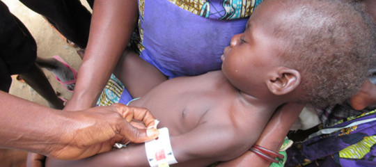 Ogni minuto nel mondo 5 bambini muoiono di fame. Un rapporto