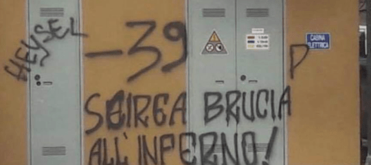 La scritta contro Scirea e le vittime dell'Heysel fuori l'Artemio Franchi