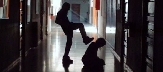 molotov a scuola vendetta bullismo