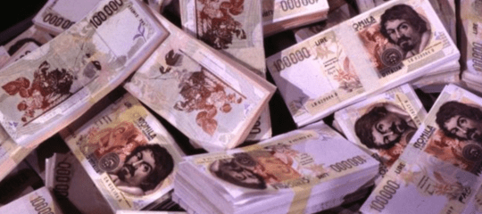 Trova 150 milioni di lire in una vecchia villa, ma per Bankitalia sono carta straccia
