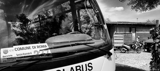 Fuoco allo scuolabus
