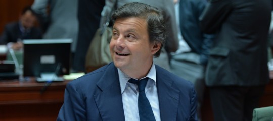 schiaffi ai figli bufera calenda