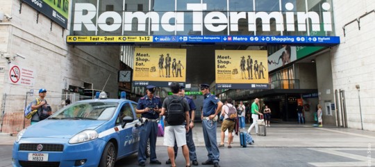 Marocchino accoltella uomo a Roma