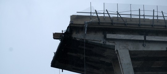 demolizione ponte morandi anziano barricato