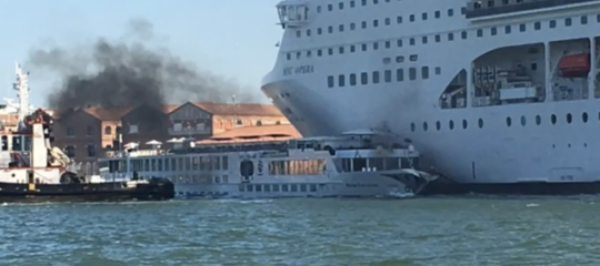 venezia grandi navi foto censurate berengo gardin