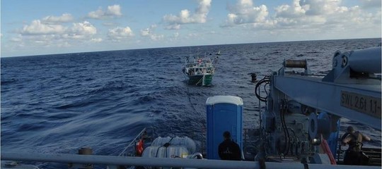 Migranti barca in pericolo zona Sar