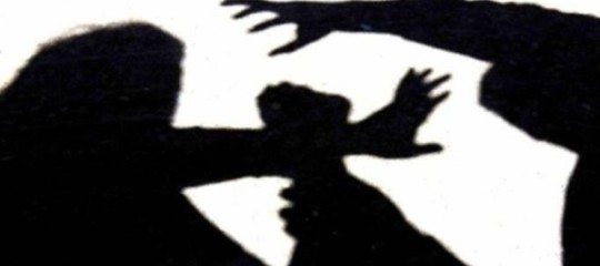 Morto tabaccaio pugno nigeriano