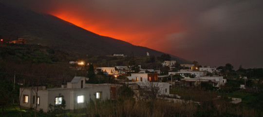 esplosioni lava stromboli vulcano