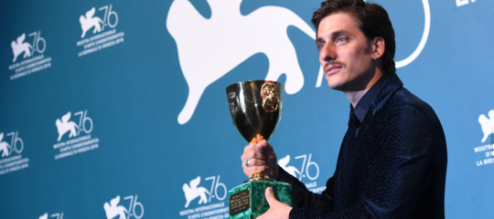 luca marinelli venezia cinema dedica