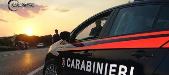 uccide moglie e fugge bergamo