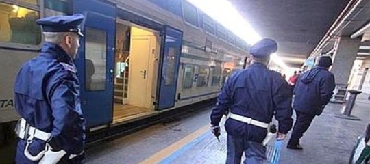 Ragazzo urta testa contro treno angri