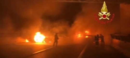 assalto portavalori fiamme A1