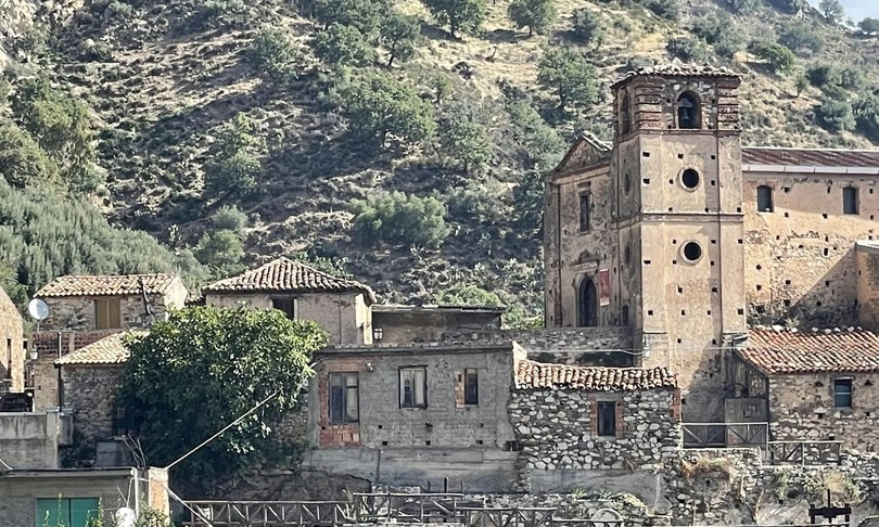 a piedi nella calabria greca tra boschi e fiumare