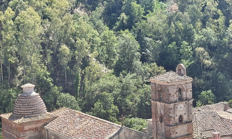 a piedi nella calabria greca tra boschi e fiumare