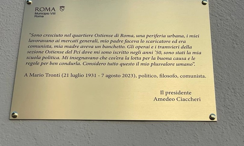 roma targa memoria mario tronti zio renato zero