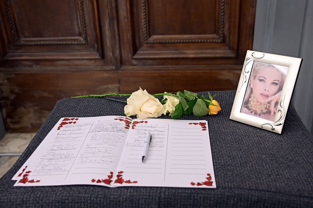 L'ultimo saluto a Sandra Milo, alle 12 i funerali