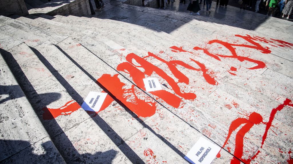 Un'auto finisce sulla scalinata di Trinità dei Monti. E non è la prima volta Un'auto finisce sulla scalinata di Trinità dei Monti. E non è la prima volta